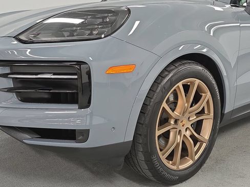 Certified 2024 Porsche Cayenne AWD/4WD image 11