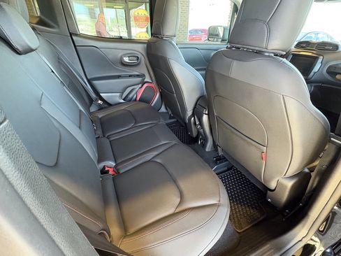 Used 2019 Jeep Renegade Trailhawk image 30