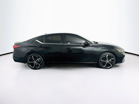 Used 2025 Nissan Altima 2.5 SR FWD image 10
