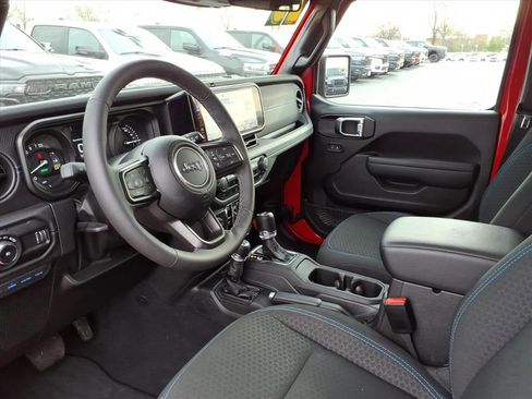 Certified 2025 Jeep Wrangler Unlimited Rubicon 4xe w/ Convenience Group AWD/4WD image 7