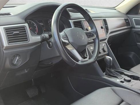 Used 2021 Volkswagen Atlas SE w/ Towing Package image 8