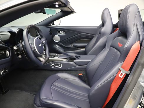 Used 2021 Aston Martin V8 Vantage Roadster RWD image 22