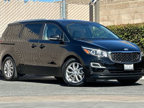 Used 2021 Kia Sedona EX FWD image 2