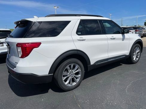 Used 2023 Ford Explorer XLT w/ Equipment Group 202A AWD/4WD image 4