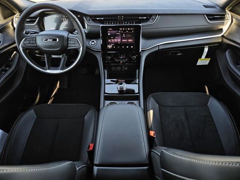 New 2025 Jeep Grand Cherokee Laredo image 33