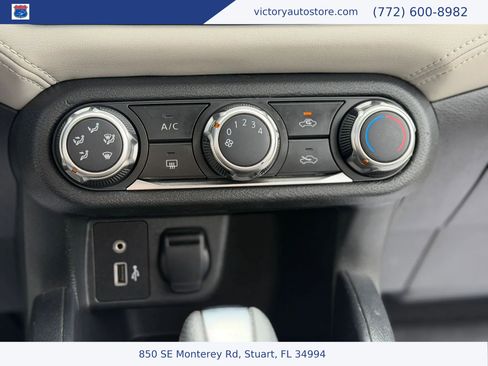 Used 2020 Nissan Versa SV FWD image 28