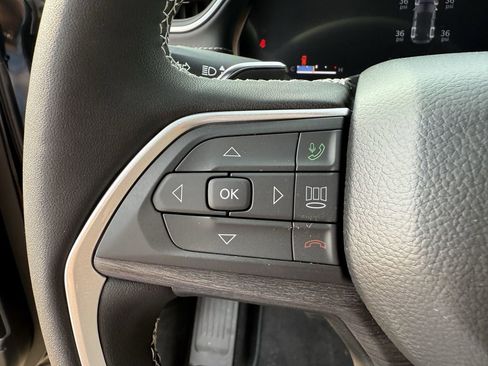 New 2025 Jeep Grand Cherokee Limited w/ Black Appearance Package AWD/4WD image 16