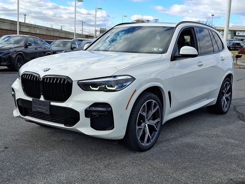 Certified 2022 BMW X5 xDrive40i w/ M Sport Package image 3