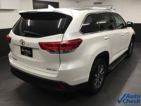 Used 2019 Toyota Highlander XLE image 11