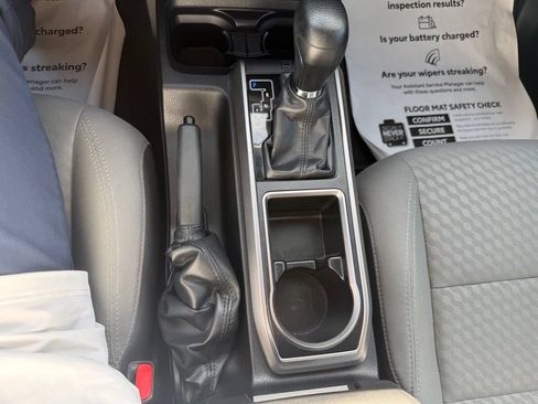 Certified 2022 Toyota Tacoma SR5 w/ SR5 Appearance Package (SM) AWD/4WD image 17