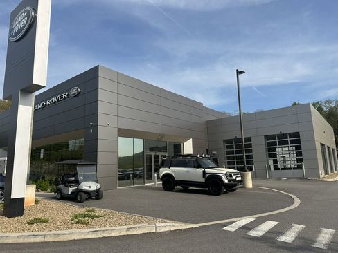 Used 2026 Rivian R1S Adventure image 33