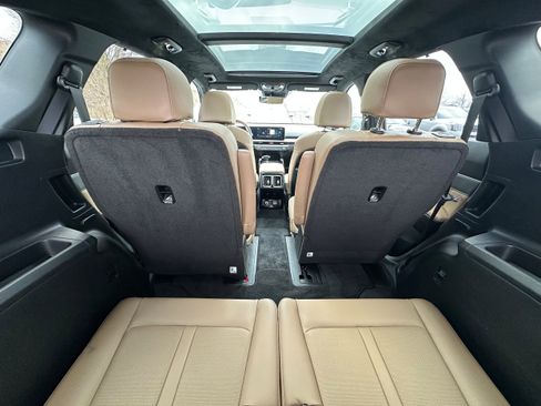 Used 2025 Kia Sorento SX Prestige w/ Olive Brown Leather Package AWD/4WD image 14