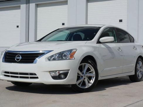Used 2015 Nissan Altima 2.5 SV FWD image 5