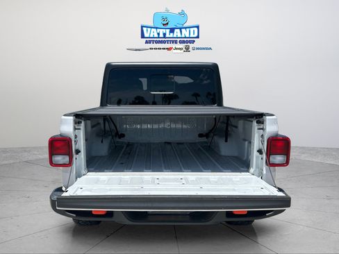 Used 2023 Jeep Gladiator Mojave AWD/4WD image 37