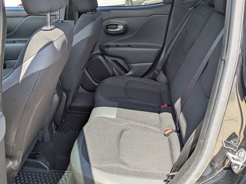 Used 2023 Jeep Renegade Altitude w/ Sun/Sound Group AWD/4WD image 9
