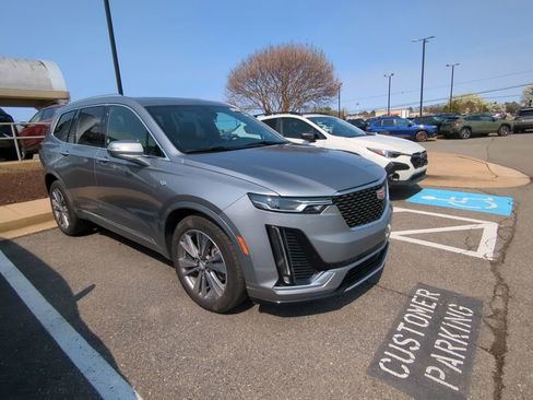 Used 2025 Cadillac XT6 Premium Luxury image 1