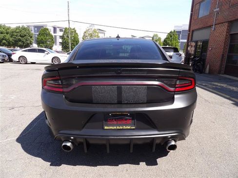Used 2018 Dodge Charger R/T w/ Beats Audio Group RWD image 4