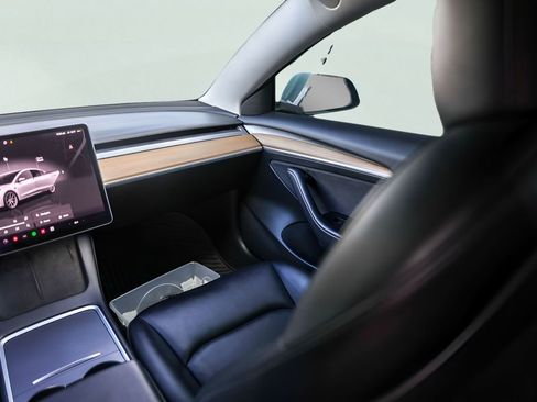 Used 2023 Tesla Model 3 Standard Range image 30