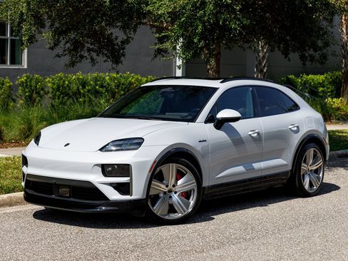 Used 2025 Porsche Macan Turbo Electric AWD/4WD image 26
