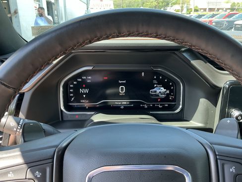 Used 2024 GMC Sierra 1500 AT4 w/ Technology Package AWD/4WD image 18