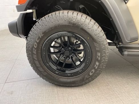 Certified 2022 Jeep Wrangler Sport AWD/4WD image 11