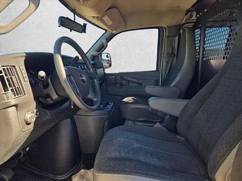 Used 2022 GMC Savana 2500 w/ Driver Convenience Package image 11