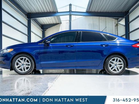 Used 2016 Ford Fusion SE FWD image 2