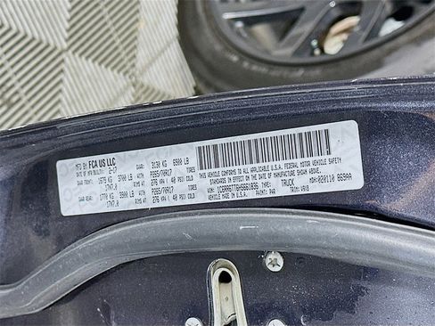 Used 2017 RAM 1500 Classic SLT image 36