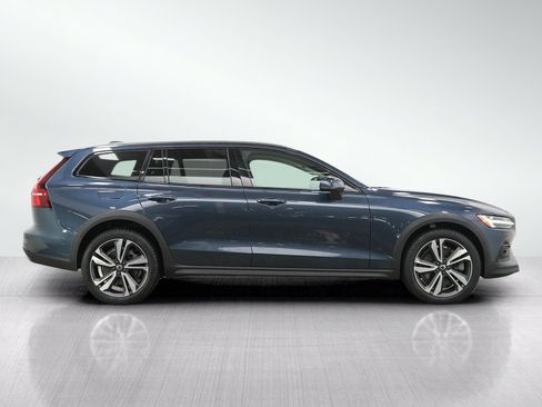 Used 2023 Volvo V60 B5 Cross Country Plus w/ Climate Package AWD/4WD image 6