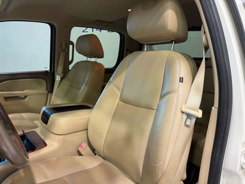 Used 2013 Chevrolet Avalanche LTZ image 23