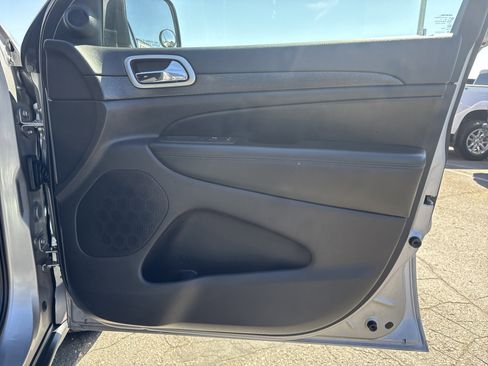 Used 2018 Jeep Grand Cherokee Laredo AWD/4WD image 25