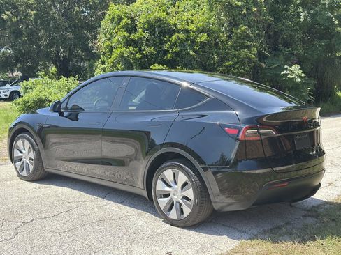 Used 2023 Tesla Model Y Long Range AWD/4WD image 14