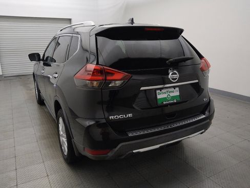 Used 2018 Nissan Rogue SV w/ Premium Package FWD image 6