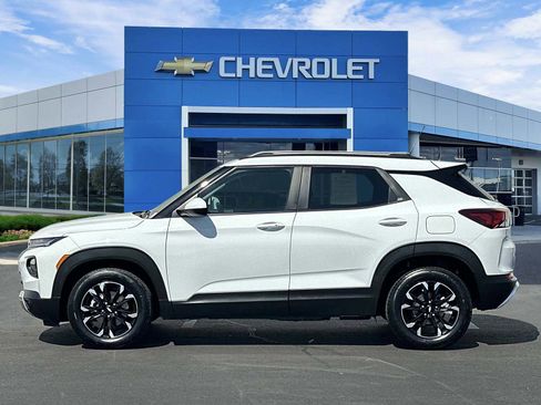 Certified 2023 Chevrolet TrailBlazer LT FWD image 2