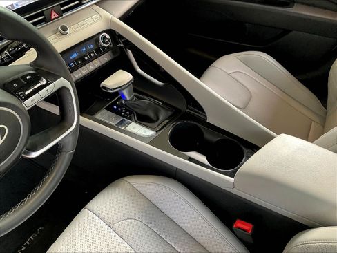 Used 2024 Hyundai Elantra Limited FWD image 17