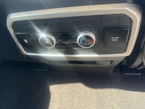 Used 2023 Ford Expedition XLT image 16