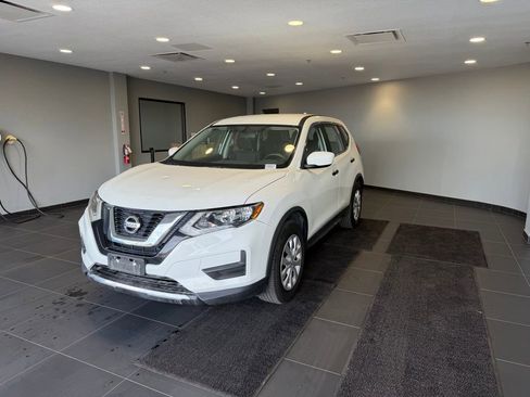 Used 2017 Nissan Rogue S image 1