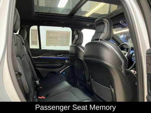 New 2025 Jeep Grand Cherokee Overland w/ Luxury Tech Group IV image 13