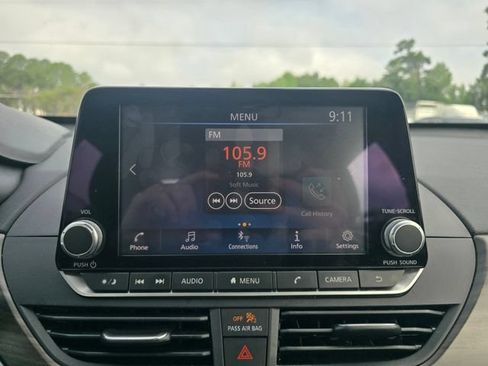 Used 2024 Nissan Altima 2.5 SV FWD image 18