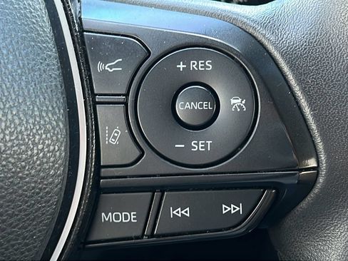 Used 2022 Toyota RAV4 XLE Premium AWD/4WD image 21