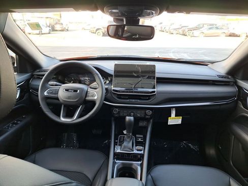 New 2026 Jeep Compass Latitude w/ Sun and Sound Group AWD/4WD image 17