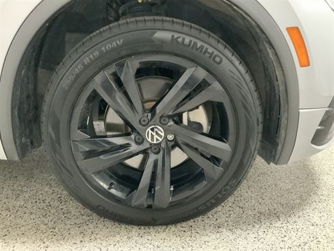 Used 2023 Volkswagen Tiguan SE R-Line FWD image 12