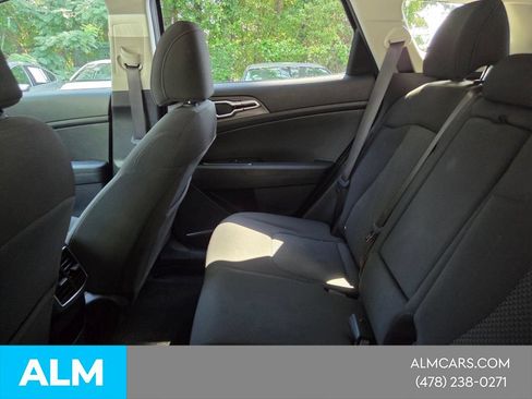 Used 2025 Kia Sportage LX FWD image 4