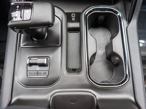 Used 2023 GMC Sierra 1500 AT4 w/ Technology Package image 29