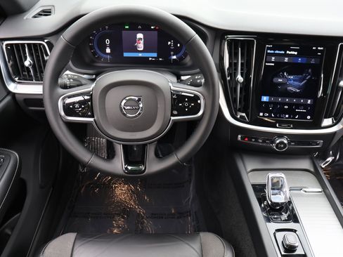 Used 2024 Volvo S60 B5 Plus image 20