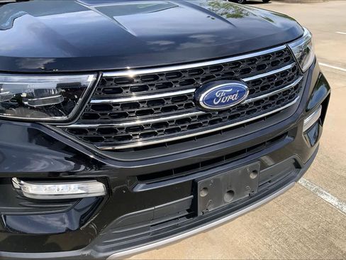Used 2020 Ford Explorer XLT w/ Equipment Group 202A AWD/4WD image 31