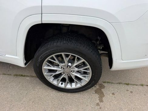 Used 2023 Jeep Grand Cherokee L Summit w/ Luxury Tech Group V AWD/4WD image 7