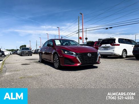 Used 2025 Nissan Altima 2.5 SV FWD image 17