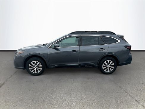 Used 2022 Subaru Outback Premium image 4