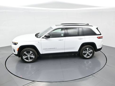Used 2025 Jeep Grand Cherokee Limited 4xe w/ Luxury Tech Group II AWD/4WD image 49